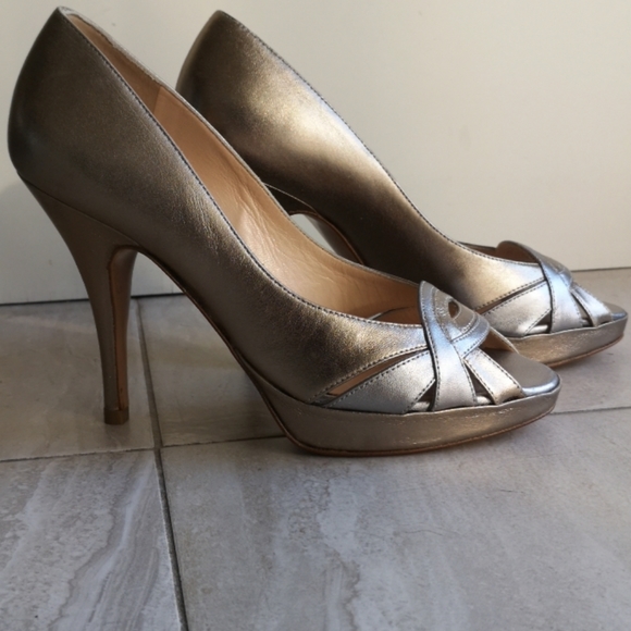 Leather gold and silver peep-toe pumps - Picture 3 of 16